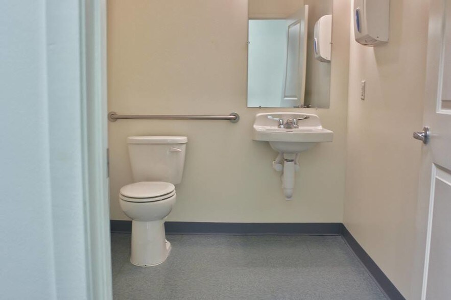 More Photos Of 524 Westgreen Blvd, Katy Medical For Lease