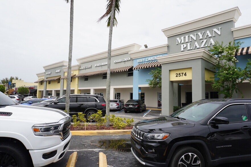 More Photos Of 2520-2650 N University Dr, Sunrise Unknown For Lease