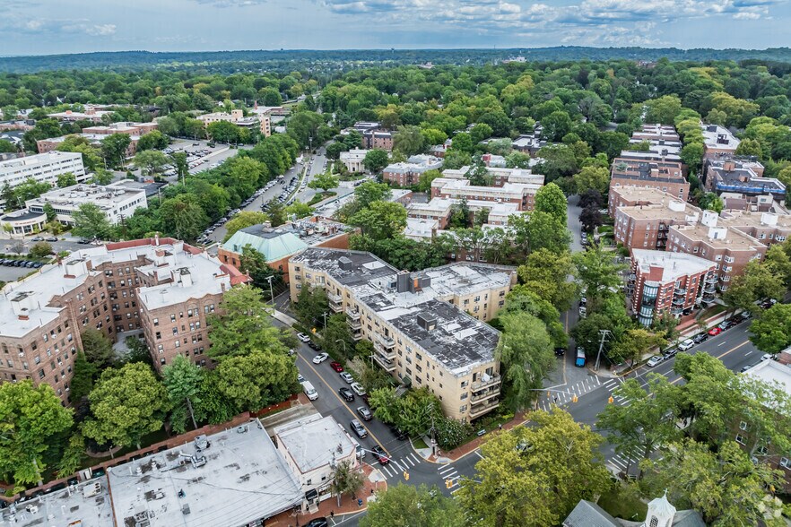 More Photos Of 1 Barstow Rd, Great Neck Apartments For Sale