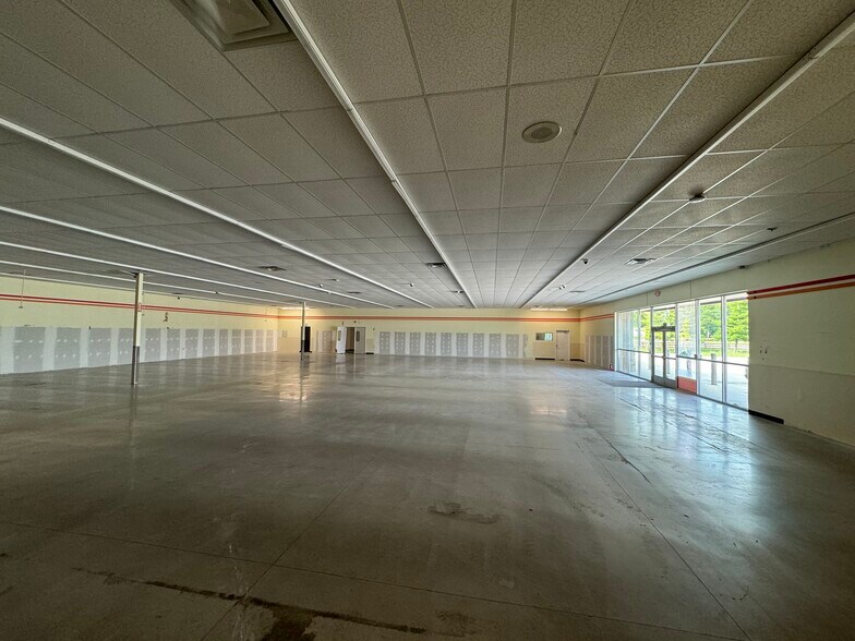 More Photos Of 2101 Central Point Pky, Lima Freestanding For Sale