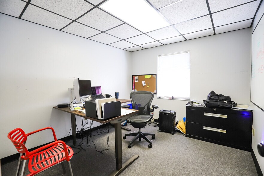 More Photos Of 2300 NW 71st Pl, Gainesville Warehouse For Lease