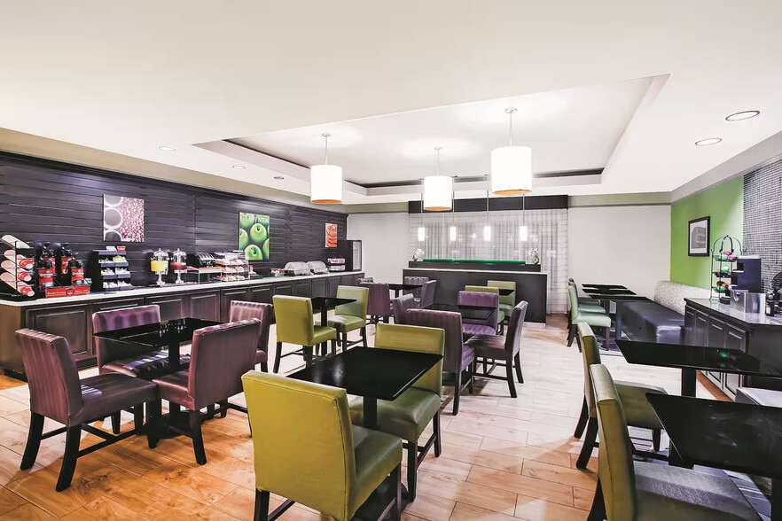 More Photos Of 5820 Walden Rd, Beaumont Hotel For Sale