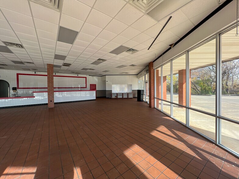 More Photos Of 5959 NW Expressway St, Oklahoma City Freestanding For Lease