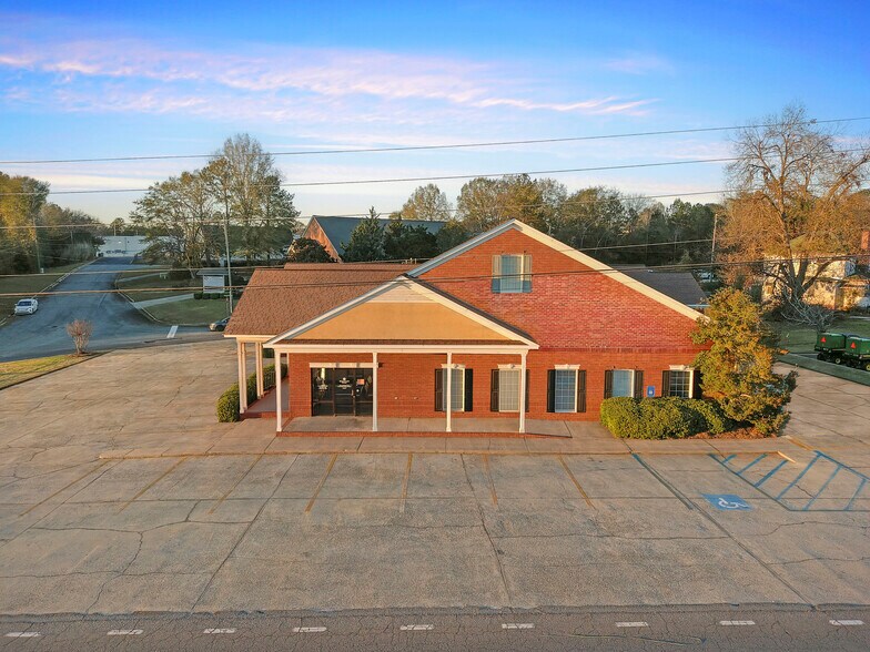 More Photos Of 1201 Columbia Dr, Milledgeville Medical For Sale