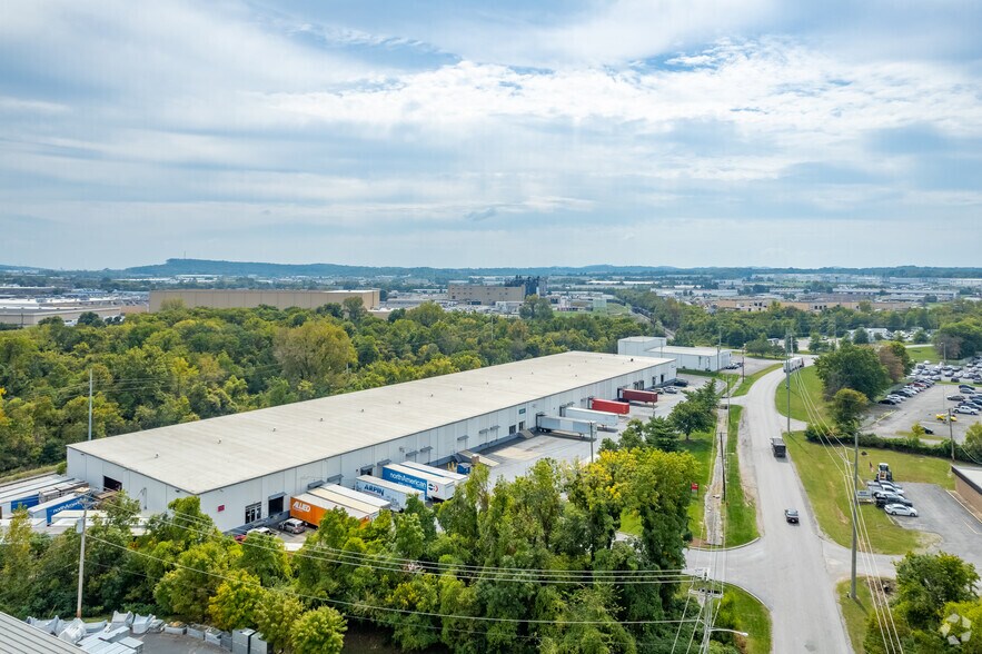 More Photos Of 1602-1634 J P Hennessy Dr, La Vergne Distribution For Lease
