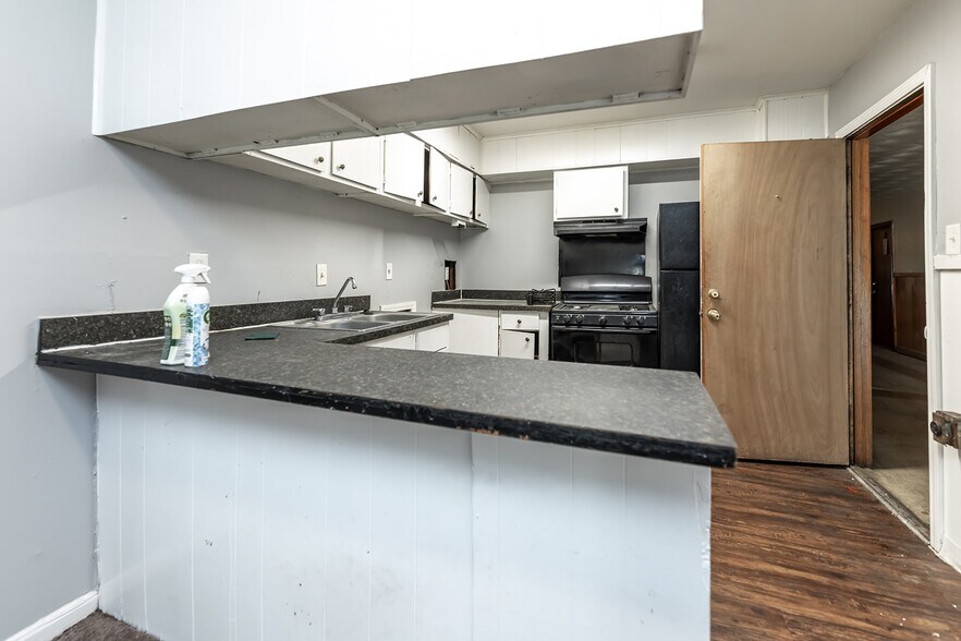 More Photos Of , Memphis Multifamily For Sale
