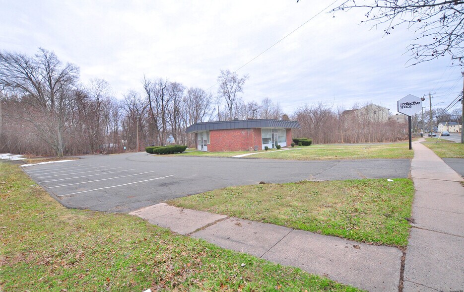 More Photos Of 258 Windsor Ave, Windsor Freestanding For Sale