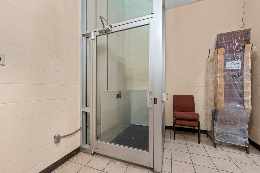 More Photos Of 3411 Covington Pike, Memphis Religious Facility For Sale