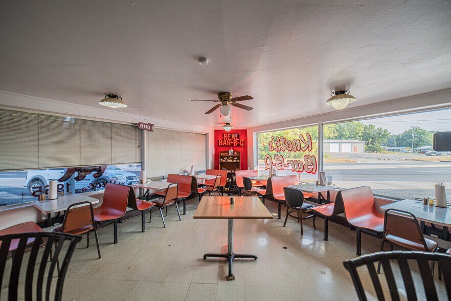 More Photos Of 728 US Highway 62, Grand Rivers Specialty For Sale