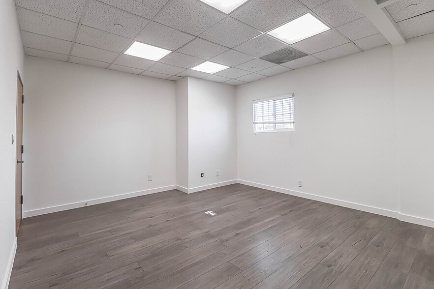 More Photos Of 7410-7428 Bellaire Ave, North Hollywood Warehouse For Sale