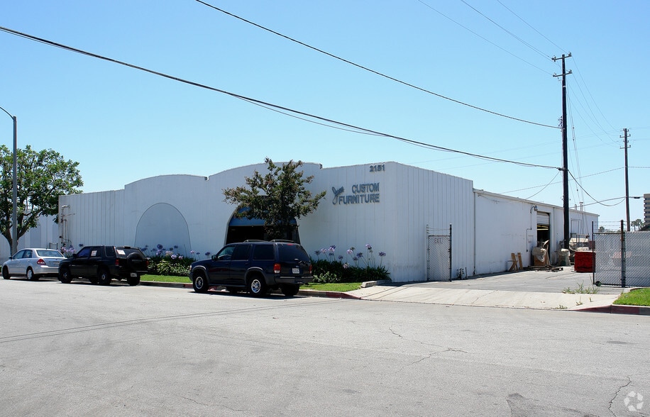 More Photos Of 2151 S DuPont Dr, Anaheim Warehouse For Lease