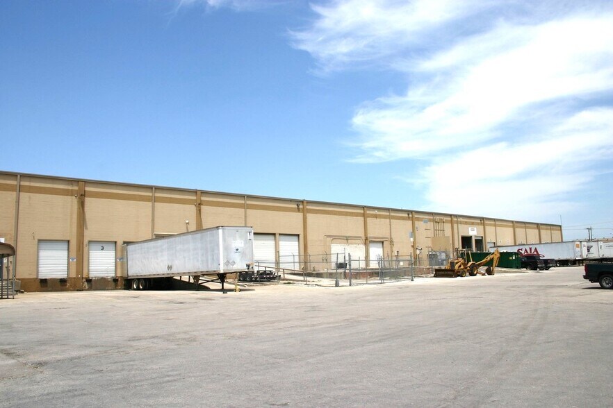 More Photos Of 4430 Director Dr, San Antonio Manufacturing For Lease