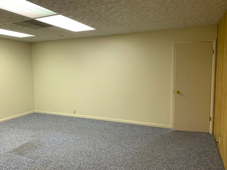 More Photos Of 817 Kilbourne St, Bellevue Medical For Lease