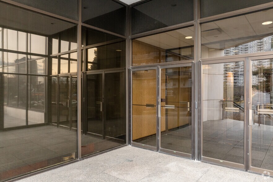 More Photos Of 2050 Center Ave, Fort Lee Office For Lease