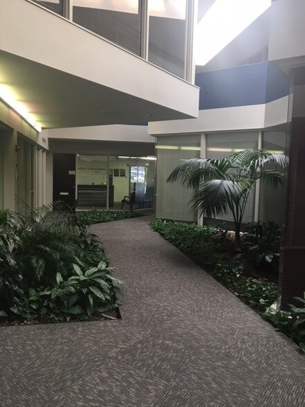 More Photos Of 11500 Olive Blvd, Creve Coeur Office For Lease