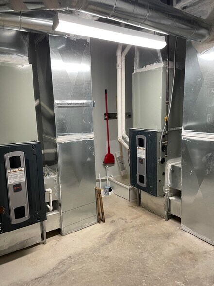 More Photos Of 1914 W Morehead St, Charlotte Office For Sale