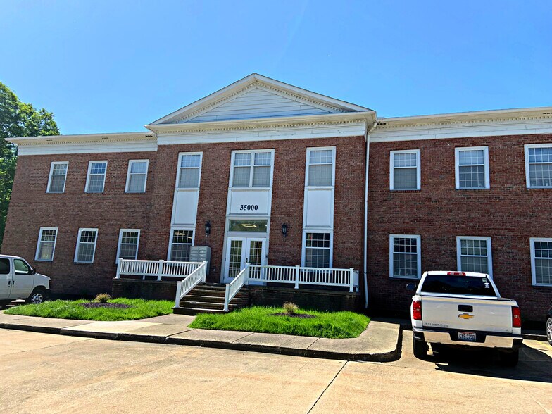 Primary Photo Of 35000 Chardon Rd, Willoughby Hills Medical For Lease