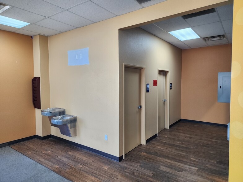 More Photos Of 2401 Miracle Mile, Bullhead City Office For Lease