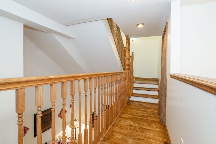 More Photos Of 46 Columbia St, Albany Office For Sale