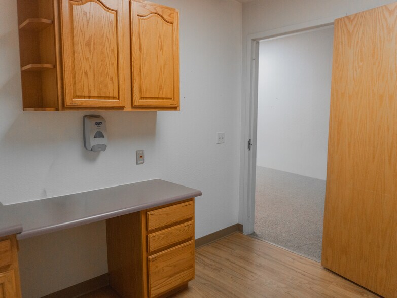 More Photos Of 1604 2nd Ave, Council Bluffs Office For Sale