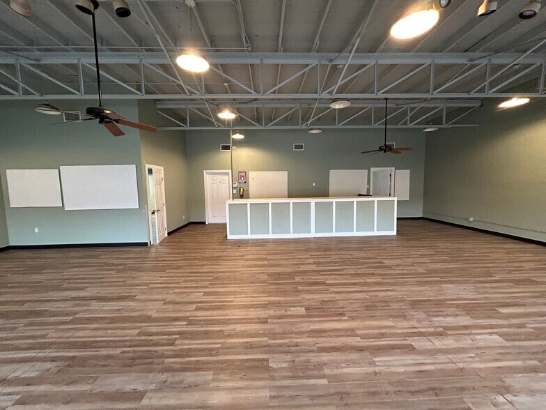 More Photos Of 121 S Glenwood Blvd, Tyler Storefront For Sale