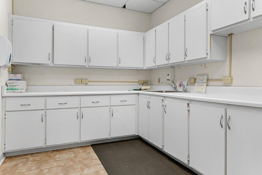 More Photos Of 941 Summers Ave, Orangeburg Medical For Sale