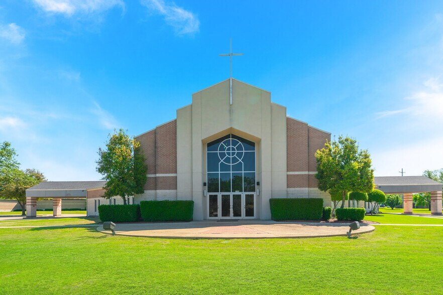 More Photos Of 5700 Mark Ln, Rowlett Religious Facility For Sale