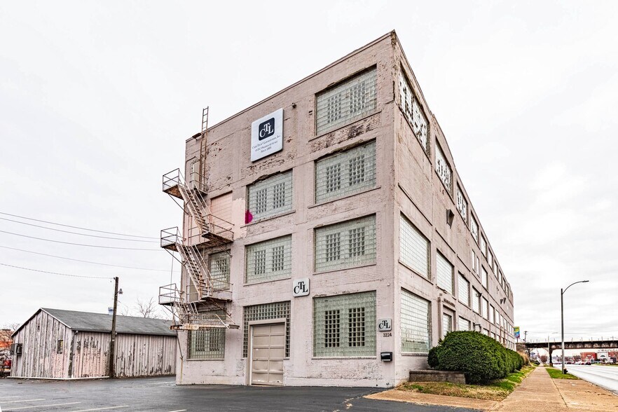 More Photos Of 3224 S Kingshighway Blvd, Saint Louis Manufacturing For Sale