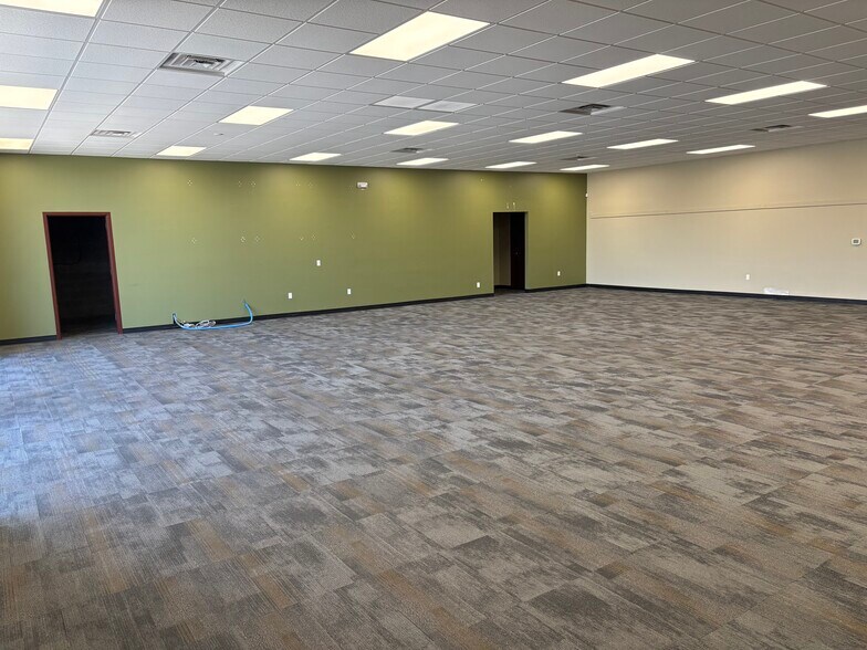 More Photos Of 1351-1355 W 800 N, Orem Showroom For Lease