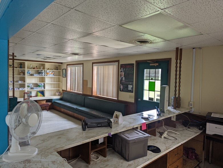More Photos Of 2608 E Highway 76, Marion General Retail For Sale