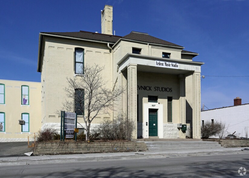 More Photos Of 527 N 27th St, Milwaukee Freestanding For Sale