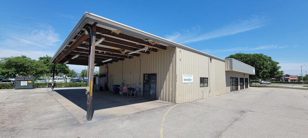 More Photos Of 7276 Narcoossee Rd, Orlando General Retail For Lease