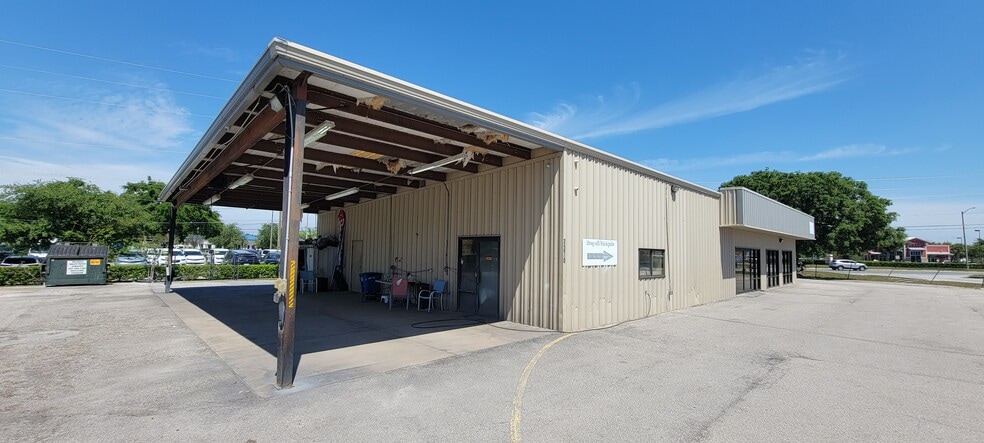 More Photos Of 7276 Narcoossee Rd, Orlando General Retail For Sale