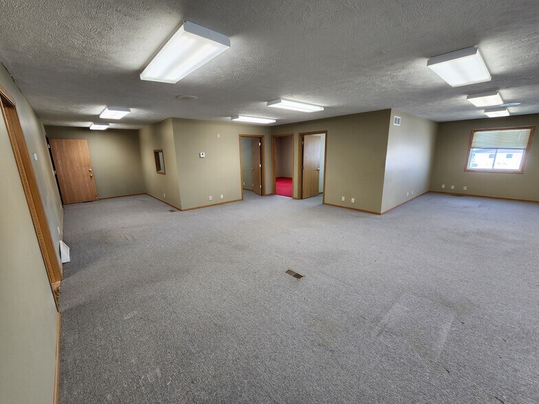 More Photos Of 10002 S 148th St, Omaha Office For Lease