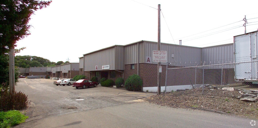 More Photos Of 115 Hood Ter, West Haven Warehouse For Lease
