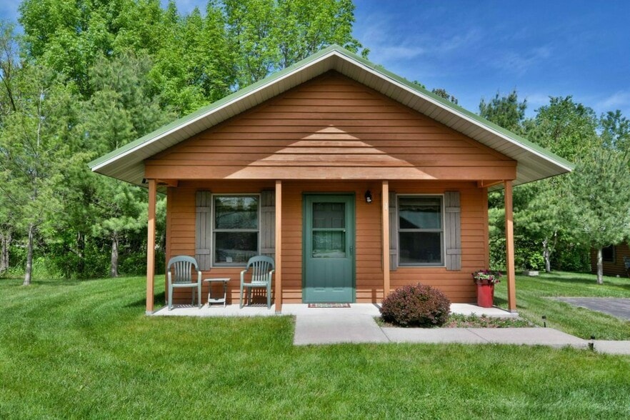 More Photos Of 84790 State Highway 13 S, Bayfield Hotel For Sale