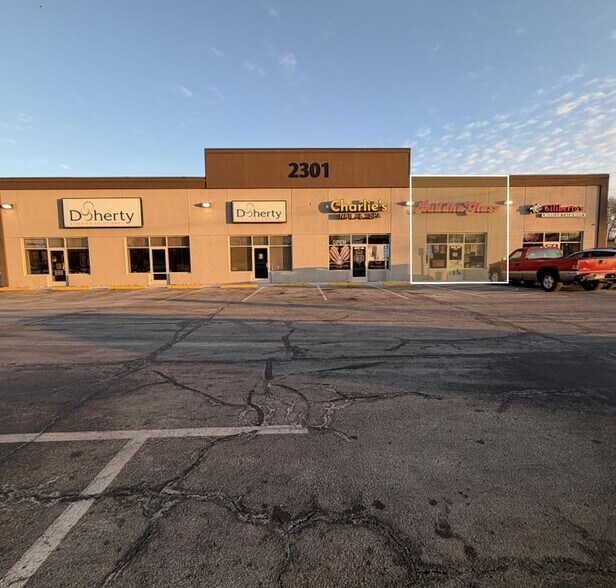 Primary Photo Of 2301 W Division St, Saint Cloud Freestanding For Lease