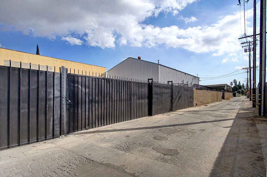 More Photos Of 15539 Vermont Ave, Paramount Manufacturing For Lease