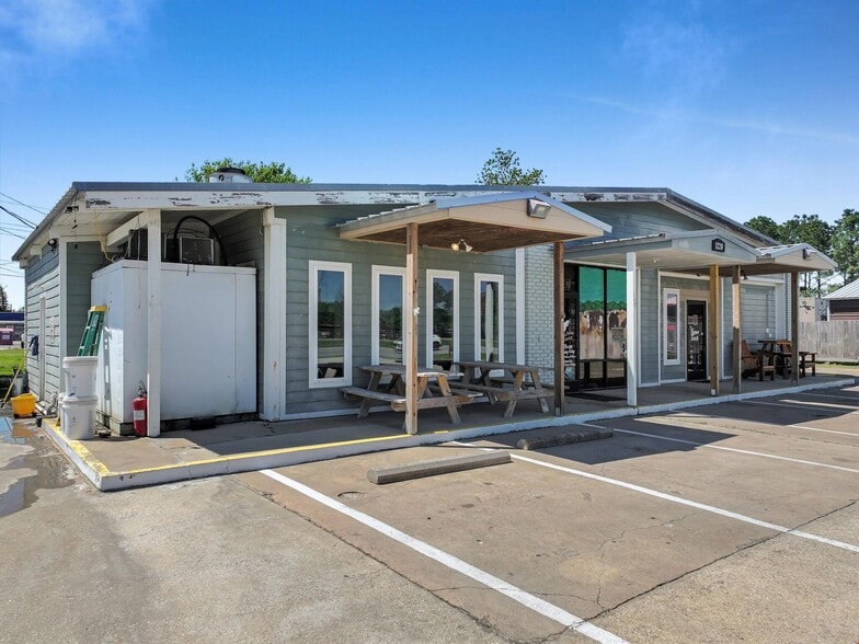 More Photos Of 1220 Highway 124, Winnie Service Station For Sale