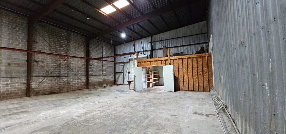 More Photos Of 200 Industrial Ave, Jefferson Warehouse For Lease