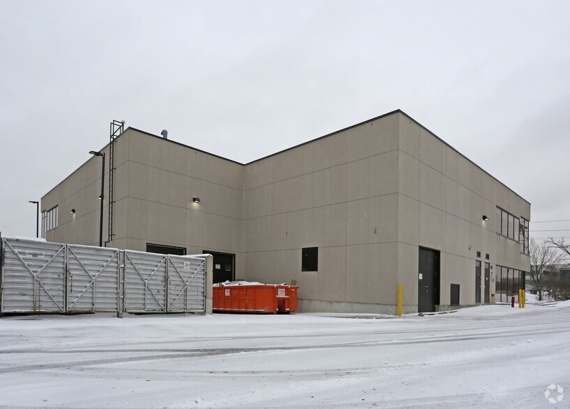 More Photos Of 2100 Matheson Blvd E, Mississauga Office For Lease