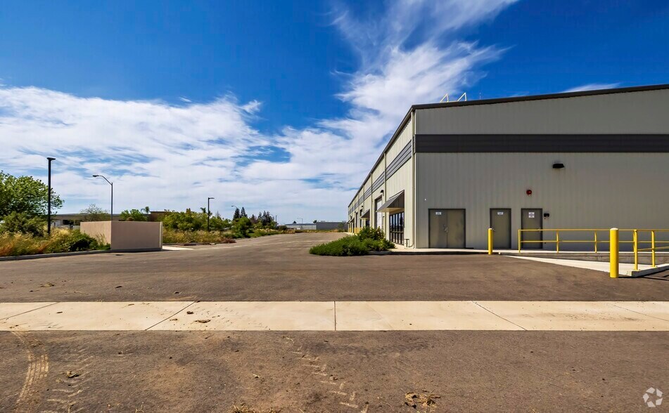 More Photos Of 150 Hawk Dr, Merced Warehouse For Lease