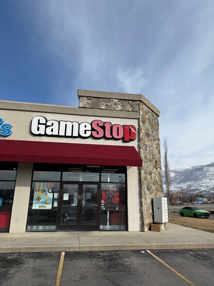 Primary Photo Of 621-663 N Market Place Dr, Centerville General Retail For Lease
