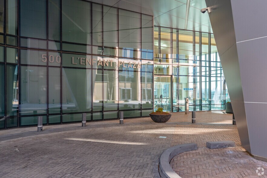 More Photos Of 500 L'Enfant Plz SW, Washington Office For Lease