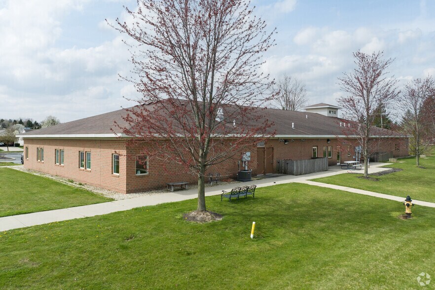 More Photos Of 7142 Nightingale Dr, Holland Medical For Lease