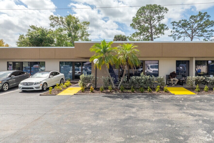 More Photos Of 6313 Corporate Ct, Fort Myers Office Residential For Lease