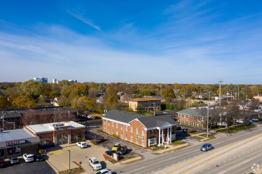 More Photos Of 1040 S Arlington Heights Rd, Arlington Heights Office For Lease