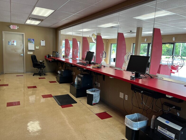 More Photos Of 1401 Hillsboro Blvd, Manchester Restaurant For Lease