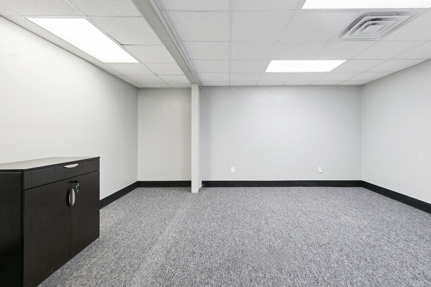 More Photos Of 1841 Enterprise Dr, Harvey Service For Lease