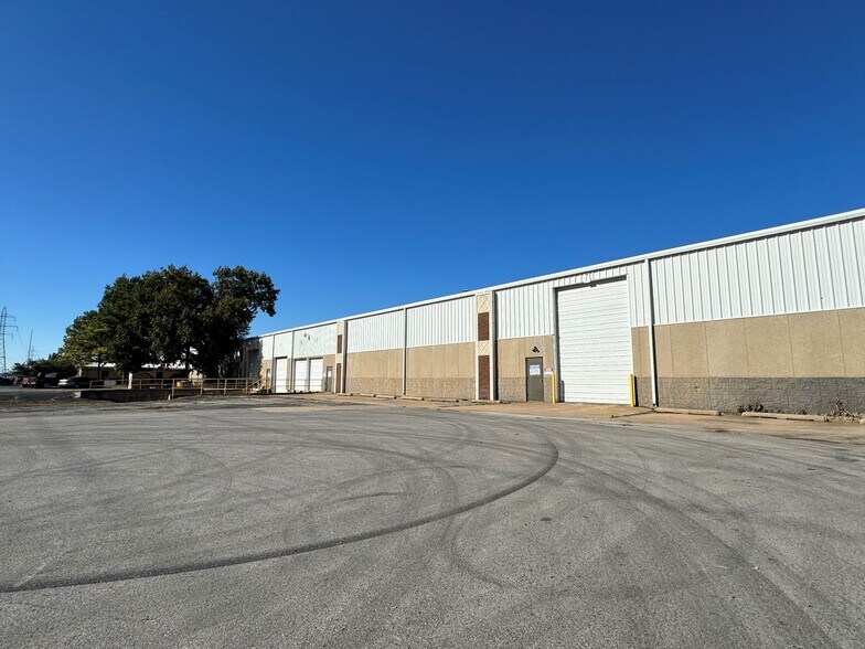More Photos Of 8635 W 21st St, Sand Springs Warehouse For Lease